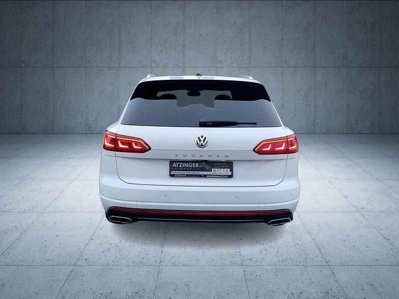 Gebraucht VW Touareg Basis 286 PS (210 kW) 2020 Pure white SUV