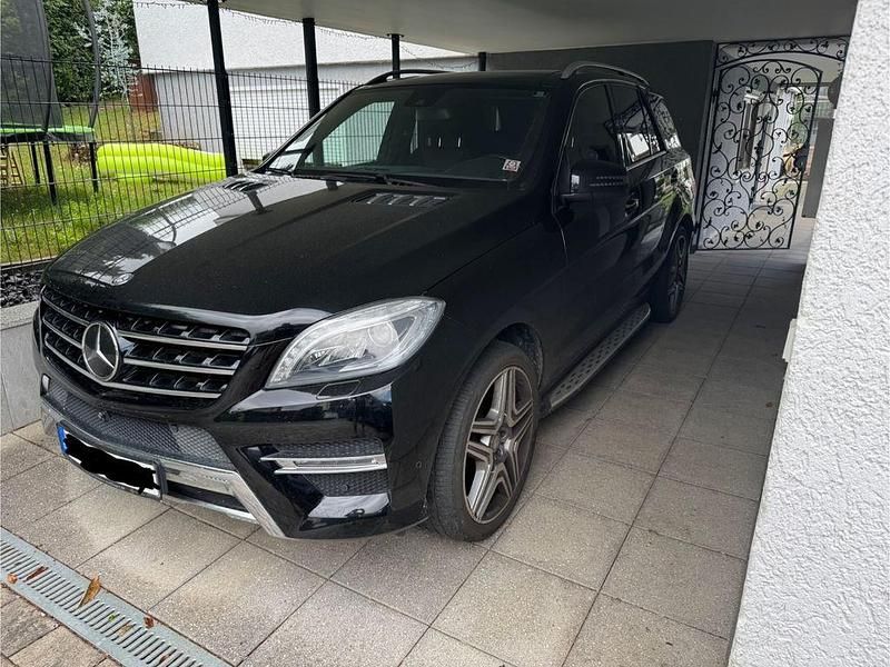 Schwarz Gebraucht 2014 Mercedes ML500 SUV | 29.500 € (Teuer) - Bild 1/4