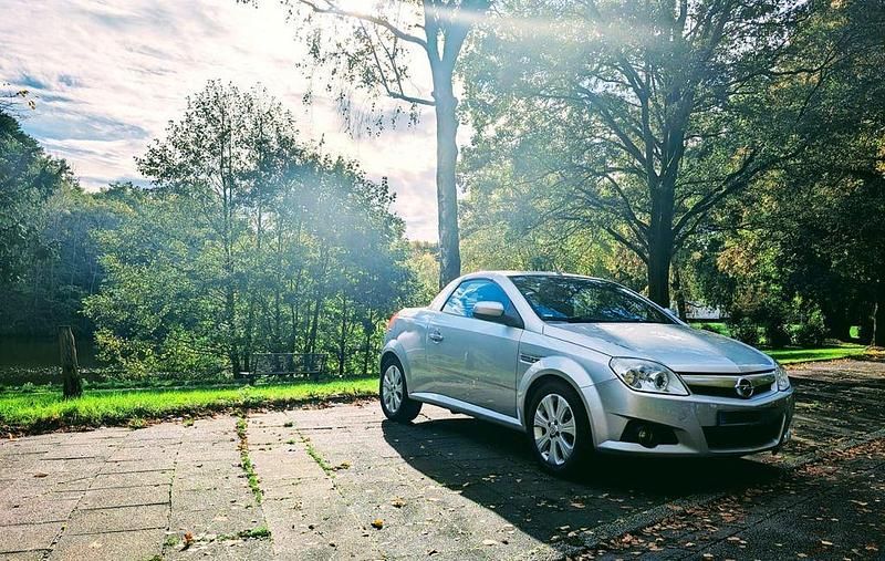 Gebraucht Opel Tigra 90 PS (66 kW) 2008 Silber Cabrio