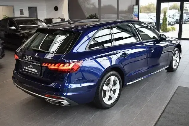 Gebraucht Audi A4 Advanced 163 PS (119 kW) 2022 Blau Kombi