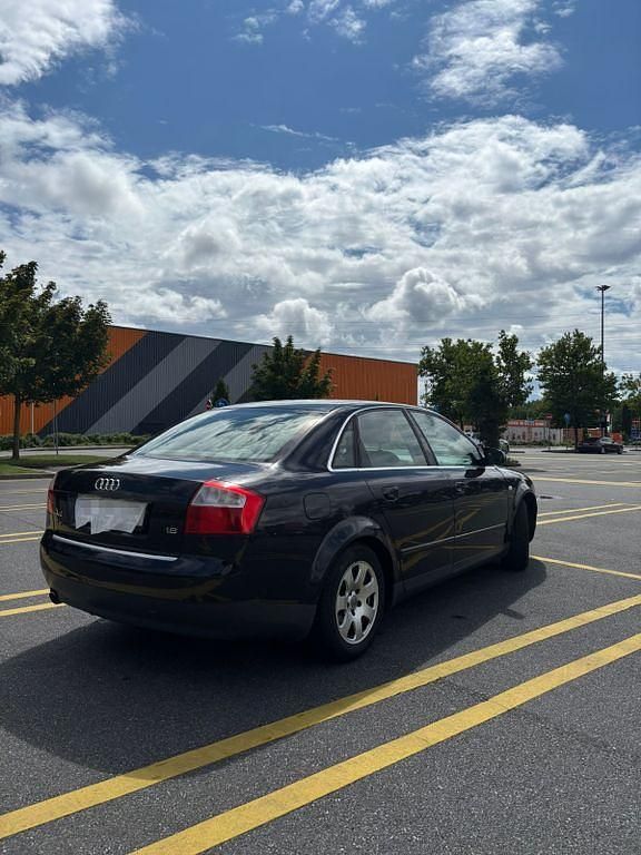Grau Gebraucht 2002 Audi A4 Comfort Limousine | 3.200 € (Teuer) - Bild 1/4