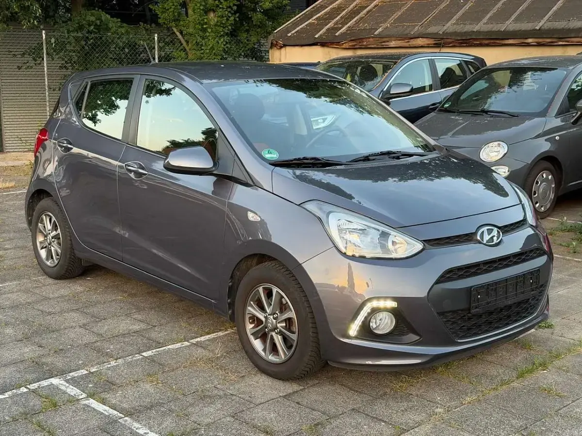 Gebraucht Hyundai i10 YES! 87 PS (63 kW) 2015 Star dust / met Kleinwagen