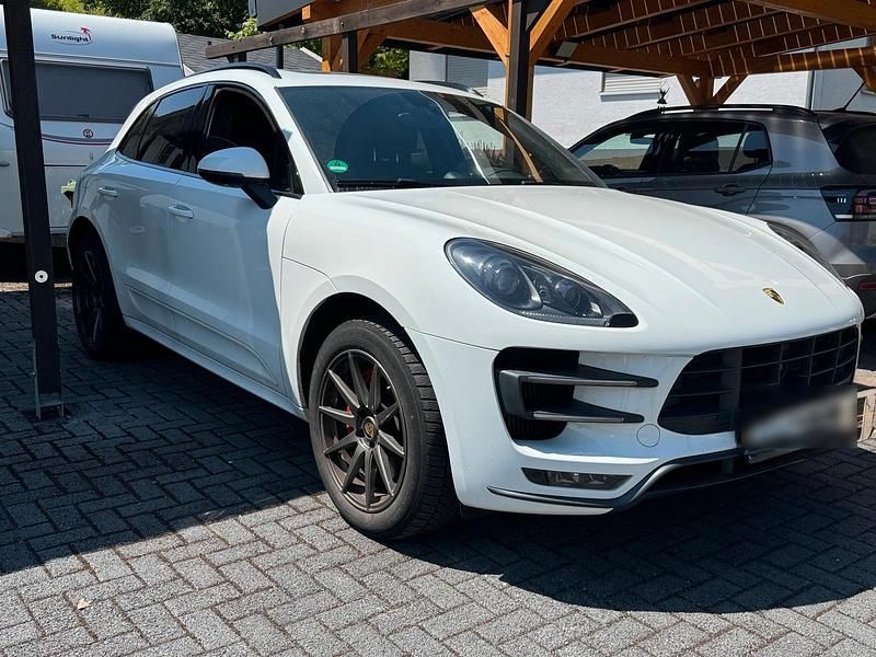 Weiß Gebraucht 2015 Porsche Macan Turbo SUV | 29.777 € (Etwas zu teuer) - Bild 1/4