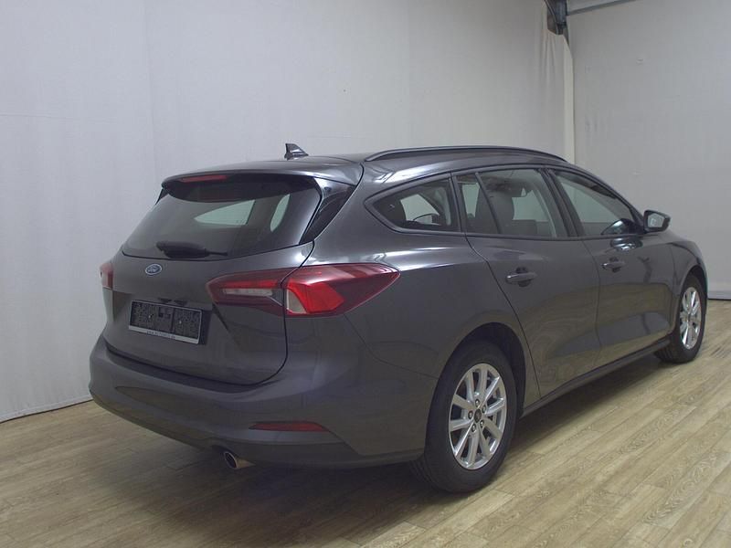 Gebraucht Ford Focus Cool & Connect 120 PS (88 kW) 2022 Grau Limousine