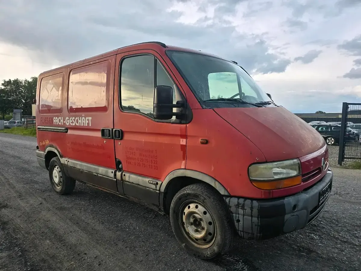 Käytetty Renault Master 114 HP (83 kW) 2001 Punainen Sedan