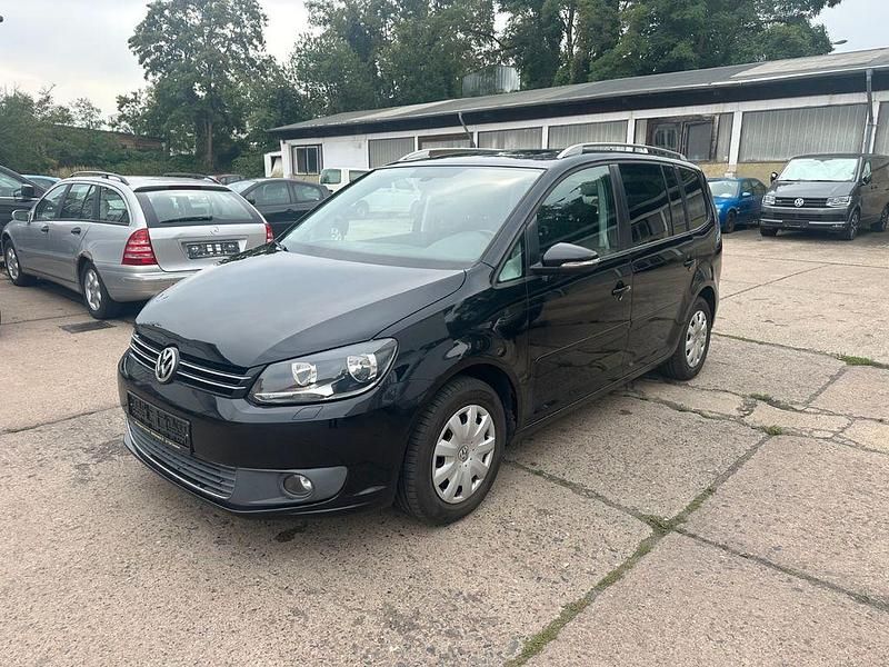Second-hand VW Touran 140 CP (102 kW) 2011 Negru Monovolum