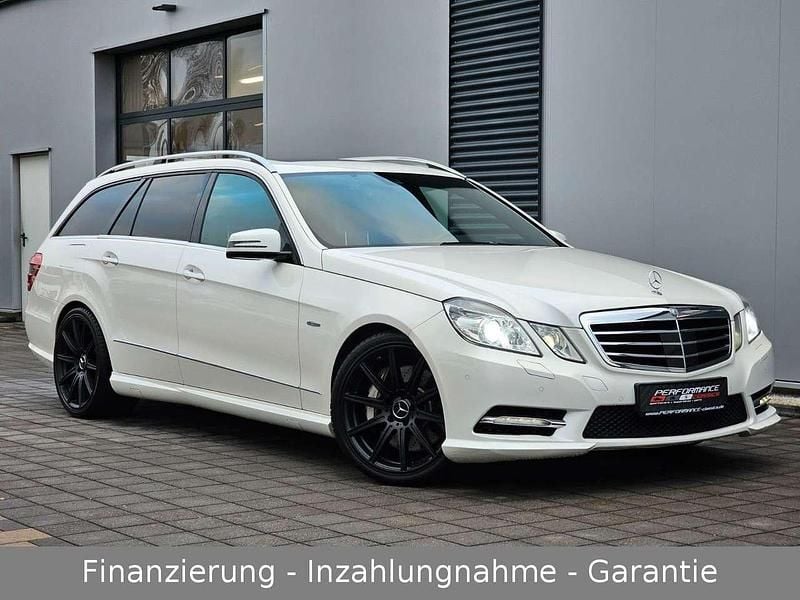 Gebraucht Mercedes E500 AMG 408 PS (300 kW) 2012 Diamant weiss (designo) Kombi