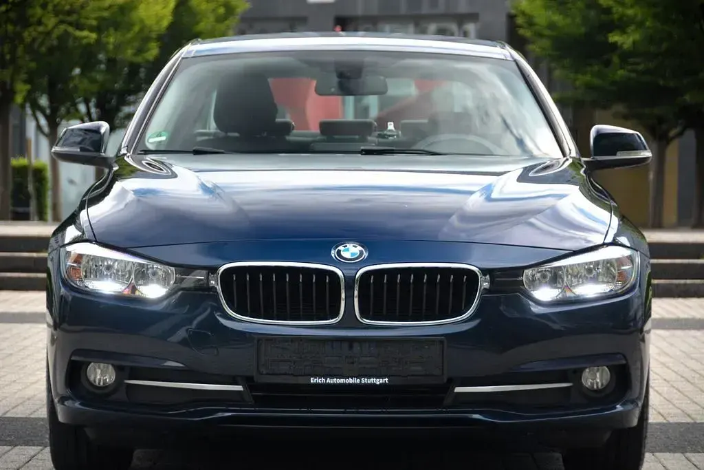Gebraucht BMW 318 Sport Line 136 PS (100 kW) 2015 Blau Limousine