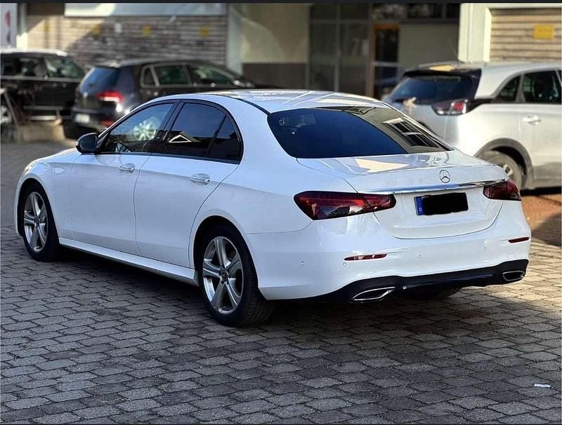 Gebraucht Mercedes E220 AMG line 194 PS (142 kW) 2025 Limousine