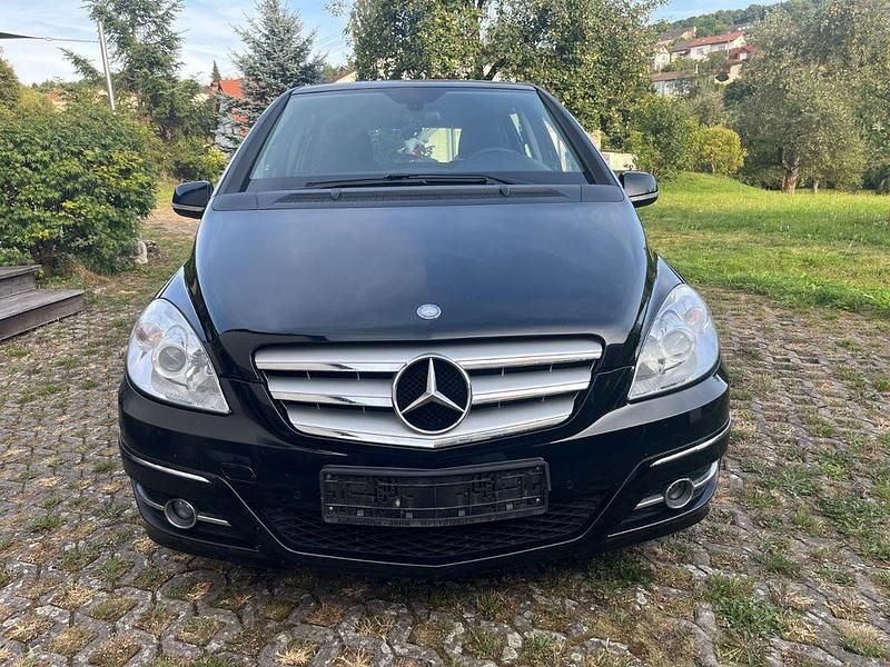 Schwarz Gebraucht 2011 Mercedes B200 Van / Kleinbus | 2.599 € (Superpreis) - Bild 1/4