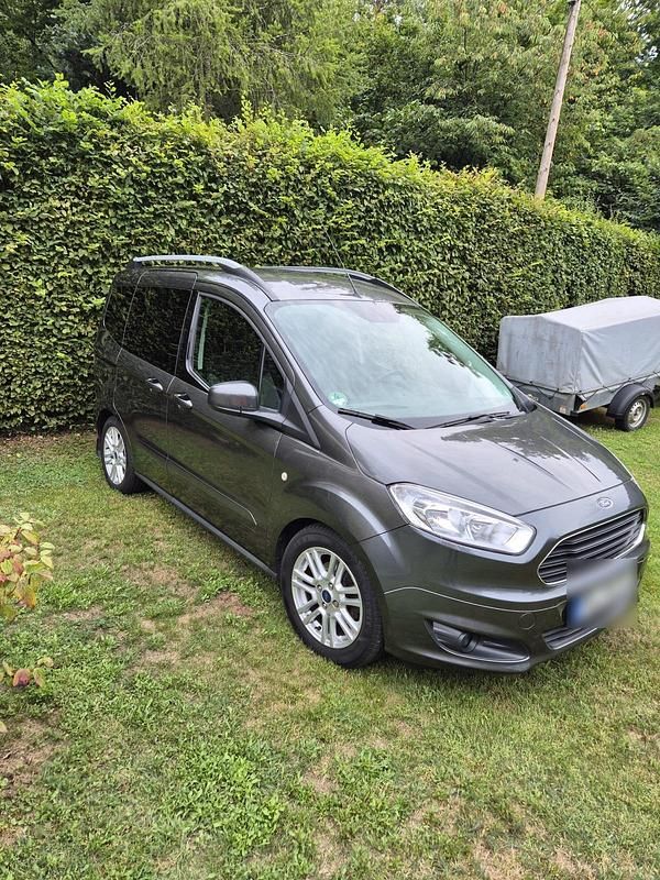 Grau Gebraucht 2017 Ford Tourneo Van / Kleinbus | 12.199 € (Etwas zu teuer) - Bild 1/4