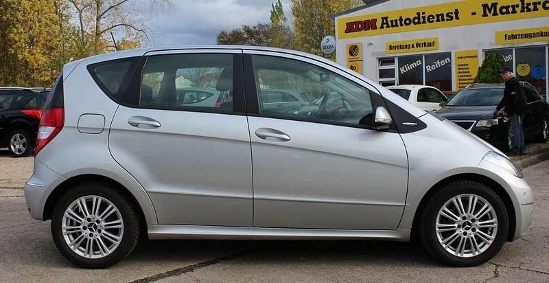Gebraucht Mercedes A160 95 PS (69 kW) 2009 Polarsilber Kleinwagen