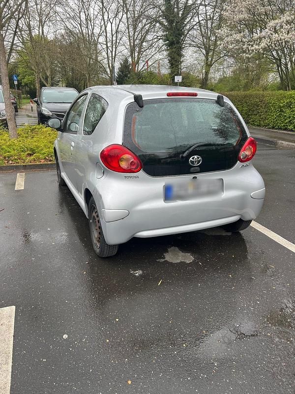 Gebraucht Toyota Aygo 68 PS (50 kW) 2006 Silber Kleinwagen