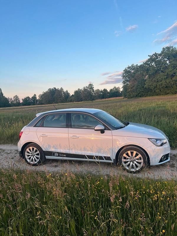 Second-hand Audi A1 122 CP (89 kW) 2012 Albastru Hatchback