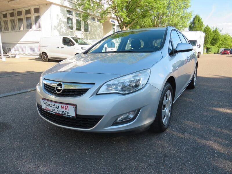 Gebraucht Opel Astra Selection 101 PS (74 kW) 2011 Silber Kombi