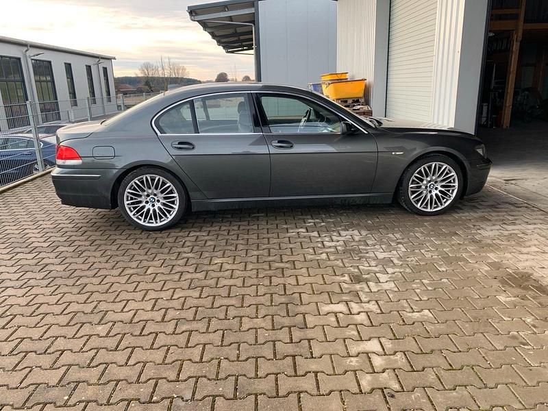 Gebraucht BMW 760 450 PS (330 kW) 2005 Grau Limousine
