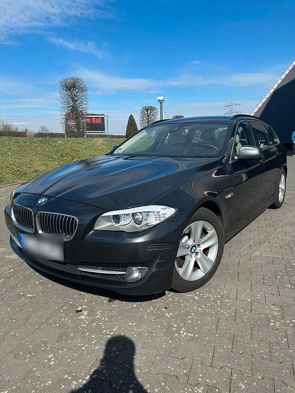 Gebraucht BMW 525 Sport Line 218 PS (160 kW) 2012 Grau Kombi