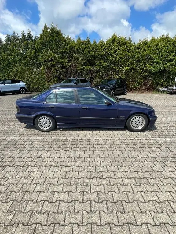 Gebraucht BMW 320 Performance 150 PS (110 kW) 1995 Blau Limousine