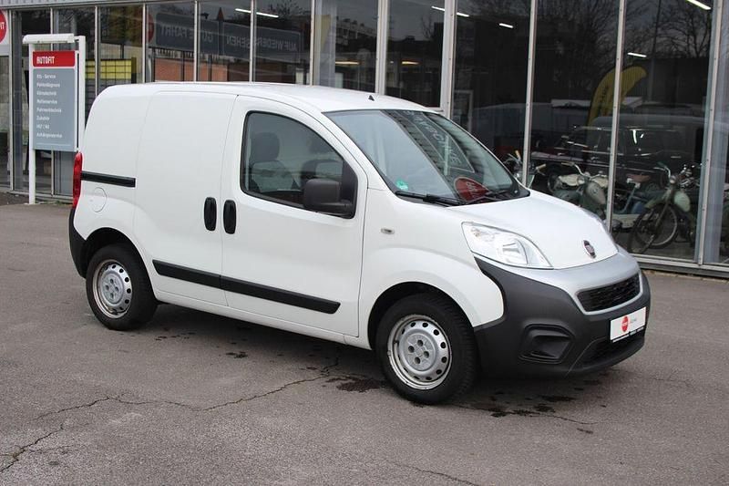 Gebraucht Fiat Fiorino 95 PS (69 kW) 2020 Weiß Van / Kleinbus