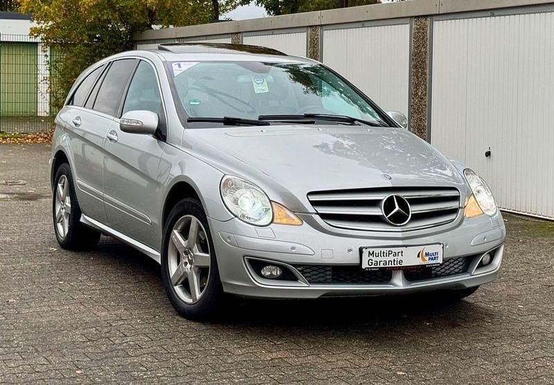 Silber Gebraucht 2006 Mercedes R320 Van / Kleinbus | 8.890 € (Etwas zu teuer) - Bild 1/3