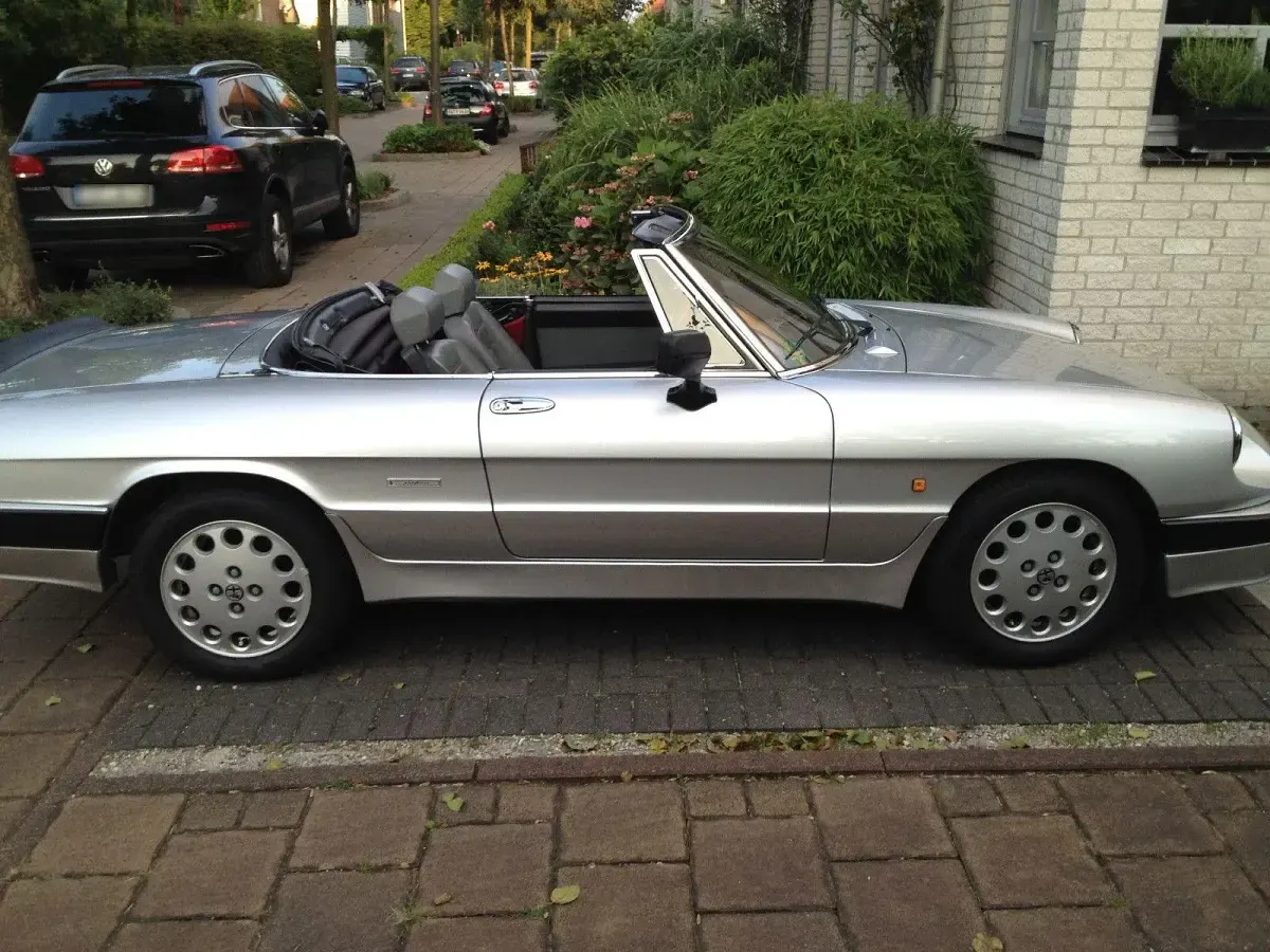 Gebraucht Alfa Romeo Spider Quadrifoglio 121 PS (88 kW) 1987 Silber Cabrio