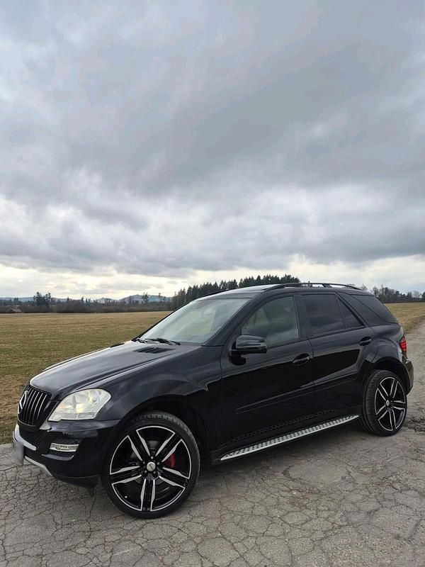 Gebraucht Mercedes ML350 231 PS (169 kW) 2011 Schwarz SUV