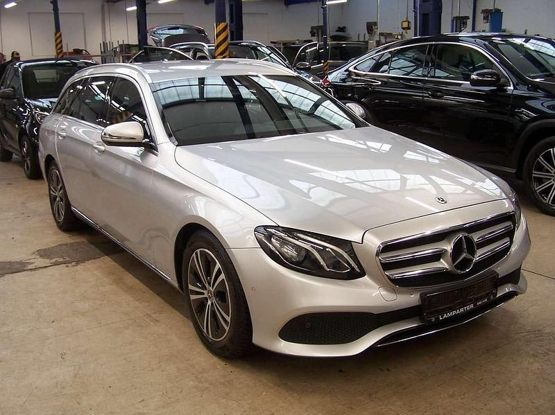 Gebraucht Mercedes E220 194 PS (142 kW) 2018 Iridiumsilber Kombi