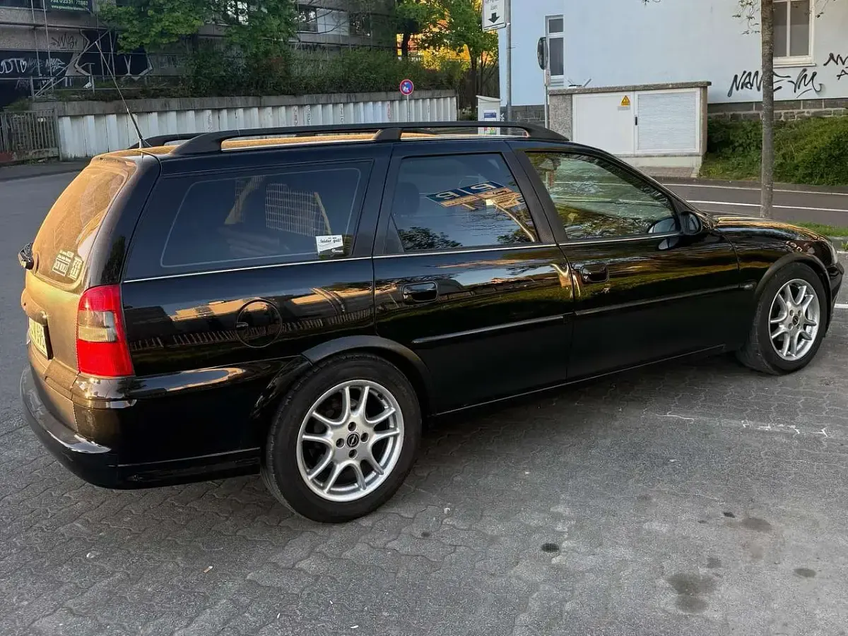 Gebraucht Opel Vectra 116 PS (85 kW) 1998 Schwarz Kombi