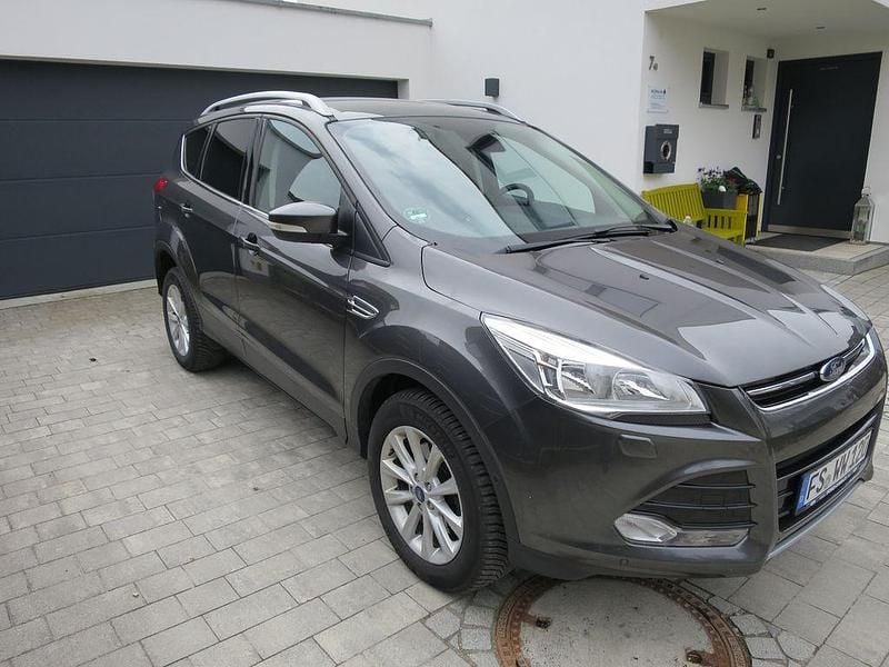 Gebraucht Ford Kuga Titanium 179 PS (131 kW) 2016 Grau SUV