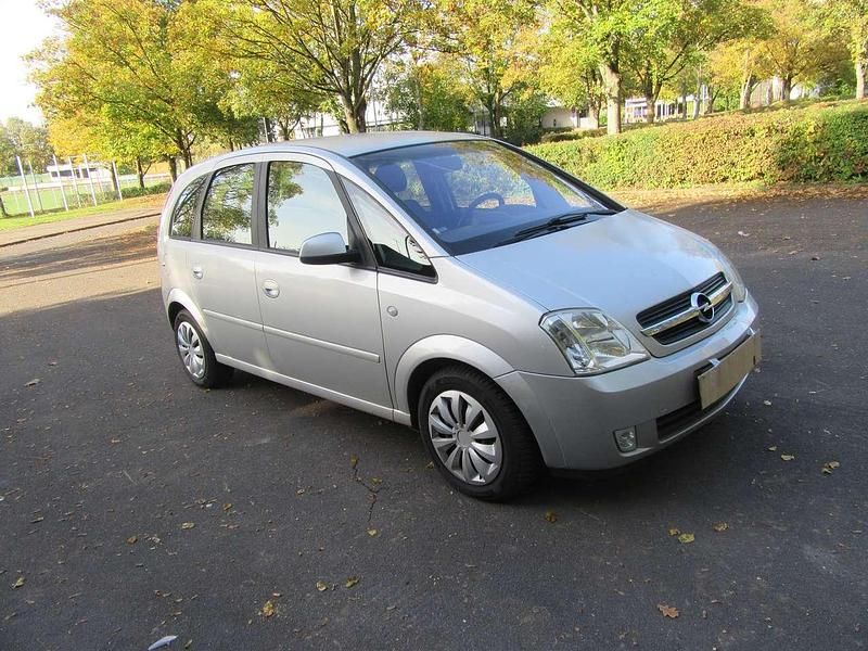 Silber Gebraucht 2004 Opel Meriva Essentia Van / Kleinbus | 2.599 € (Fairer Preis) - Bild 1/4
