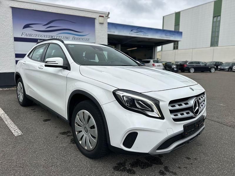 Weiß Gebraucht 2020 Mercedes GLA180 SUV | 16.990 € (Fairer Preis) - Bild 1/4