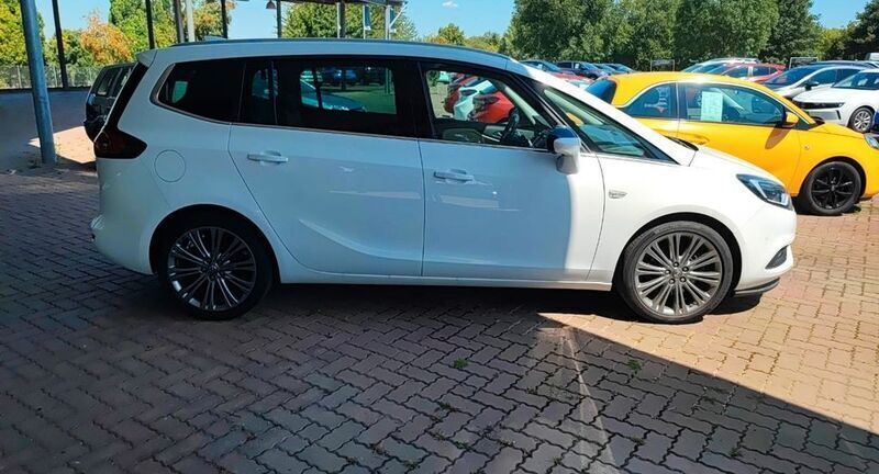 Weiß Gebraucht 2017 Opel Zafira Innovation Van / Kleinbus | 13.999 € (Guter Preis) - Bild 1/2