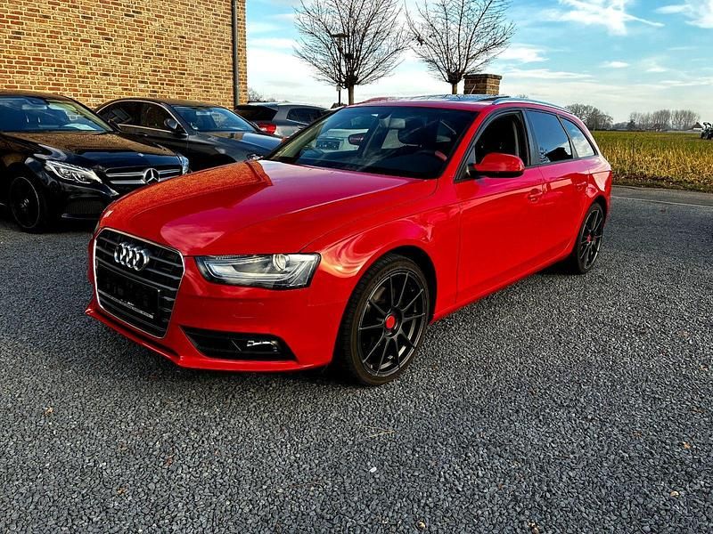 Gebraucht Audi A4 Attraction 170 PS (125 kW) 2012 Rot Kombi