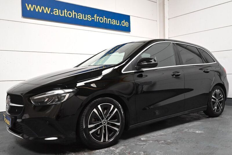 Nachtschwarz unilack Gebraucht 2023 Mercedes B180 Van / Kleinbus | 29.980 € (Etwas zu teuer) - Bild 1/4