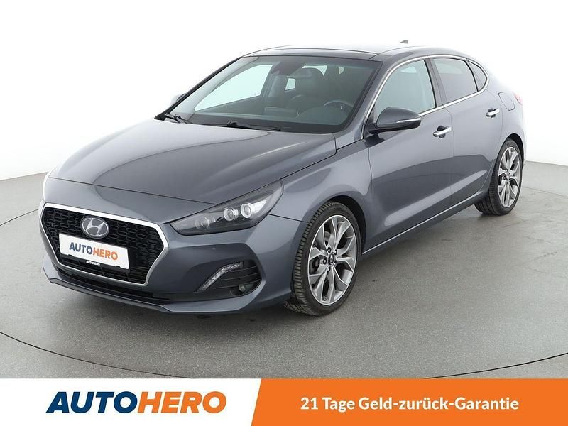 Grau Gebraucht 2018 Hyundai i30 Premium Limousine | 15.960 € (Etwas zu teuer) - Bild 1/3