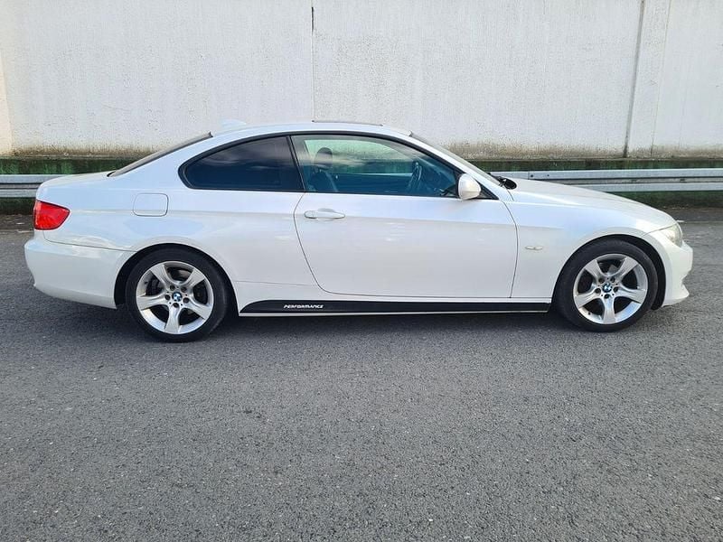 Gebraucht BMW 320 Performance 170 PS (125 kW) 2010 Weiß Coupé