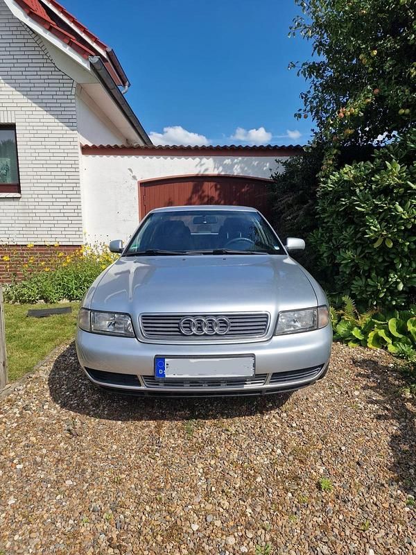 Silber Gebraucht 1998 Audi A4 Limousine | 500 € (Superpreis) - Bild 1/4