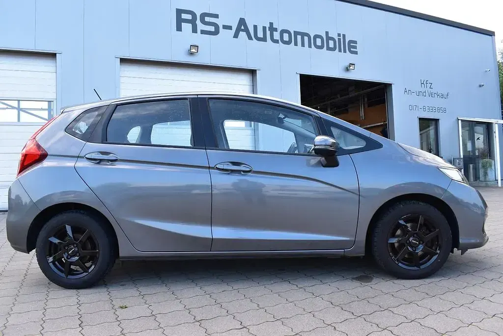 Gebraucht Honda Jazz Trend 102 PS (75 kW) 2018 Grau Kleinwagen
