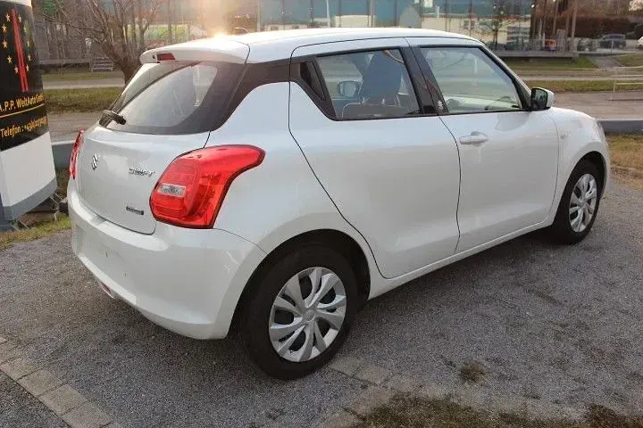 Gebraucht Suzuki Swift 90 PS (66 kW) 2022 Weiß Kleinwagen