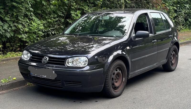 Schwarz Gebraucht 2002 VW Golf IV Kleinwagen | 1.500 € (Fairer Preis) - Bild 1/4
