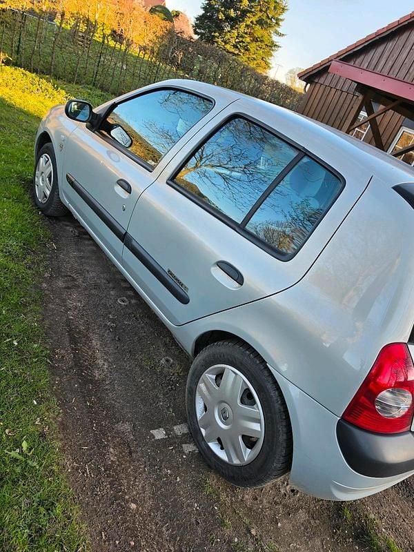 Second-hand Renault Clio II 2003 Argintiu Hatchback