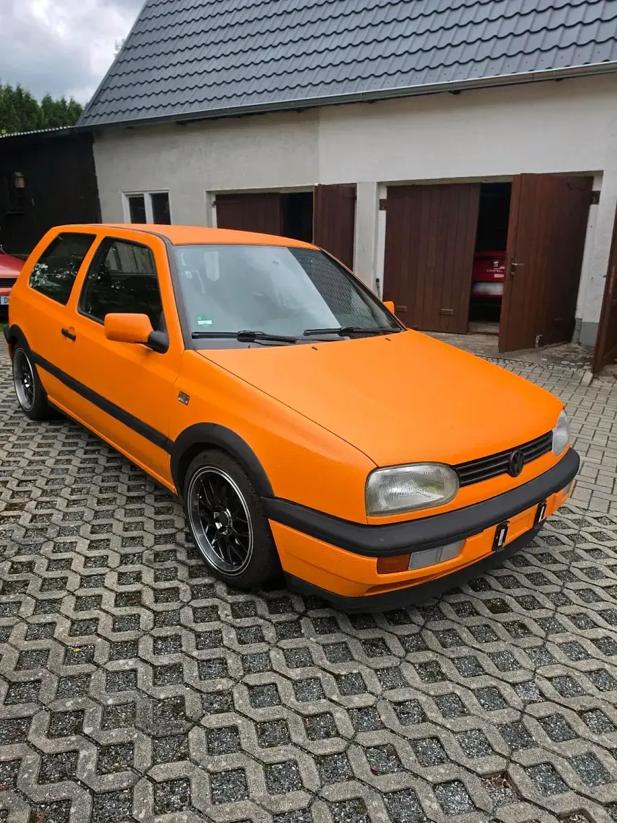 Gebraucht VW Golf III 90 PS (66 kW) 1997 Orange Limousine