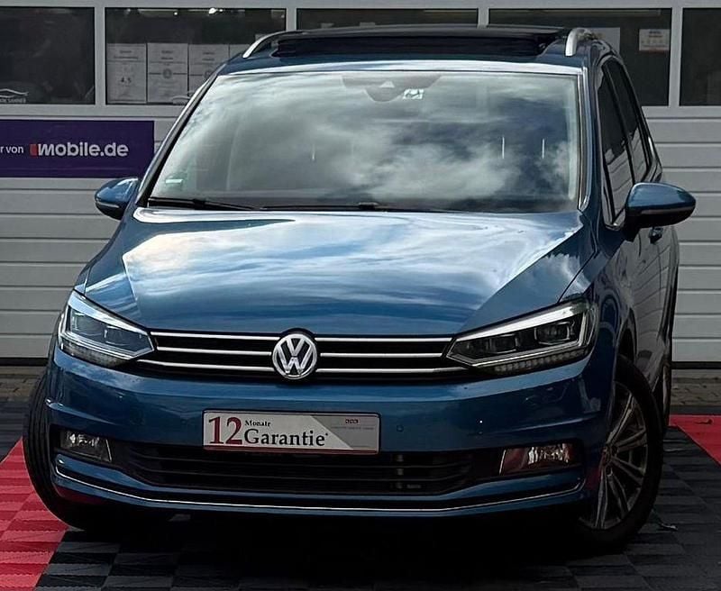 Blau Gebraucht 2016 VW Touran Highline Van / Kleinbus | 10.999 € (Superpreis) - Bild 1/4