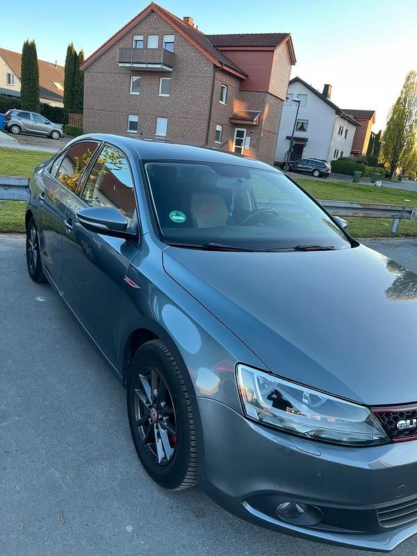 Używany VW Jetta 140 KM (102 kW) 2011 Szary Sedan/Limuzyna