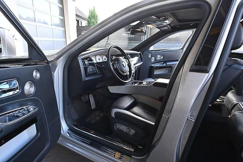 Gebraucht Rolls Royce Ghost 571 PS (419 kW) 2018 Premiere silver Limousine
