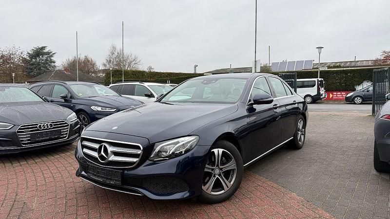 Usata Mercedes E220 194 CV (142 kW) 2017 Blu Berlina