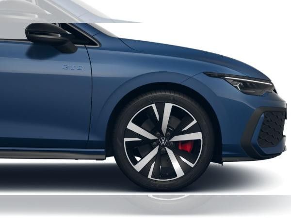 Neu VW Golf VIII GTE 177 PS (130 kW) 2025 Blau (anemonenblau metallic) Limousine