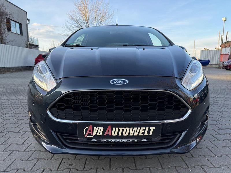 Gebraucht Ford Fiesta 65 PS (47 kW) 2017 Grau Limousine