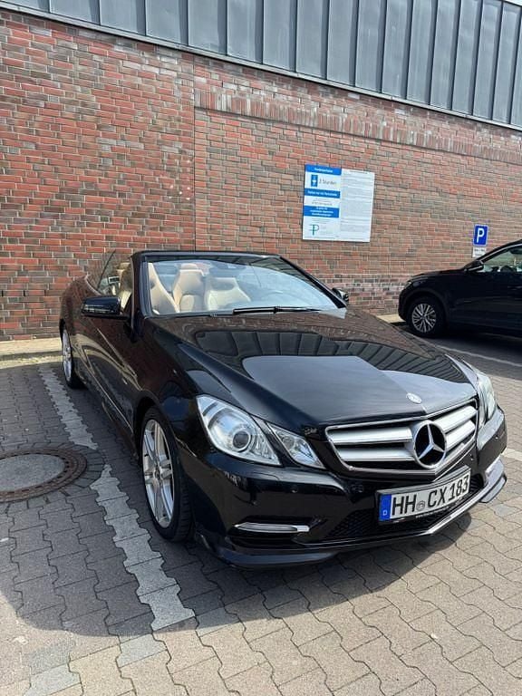 Gebraucht Mercedes E350 AMG line 265 PS (194 kW) 2011 Schwarz Cabrio