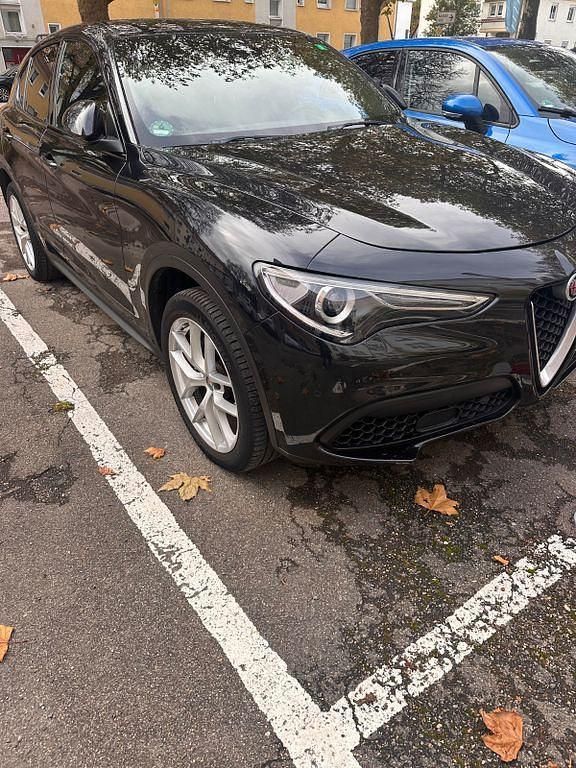 Schwarz Gebraucht 2018 Alfa Romeo Stelvio SUV | 22.999 € (Fairer Preis) - Bild 1/4